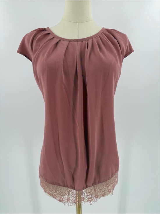 LC Lauren Conrad Tops - LC Lauren Conrad Rose Mauve Cap Sleeve Blouse with Lace Trim